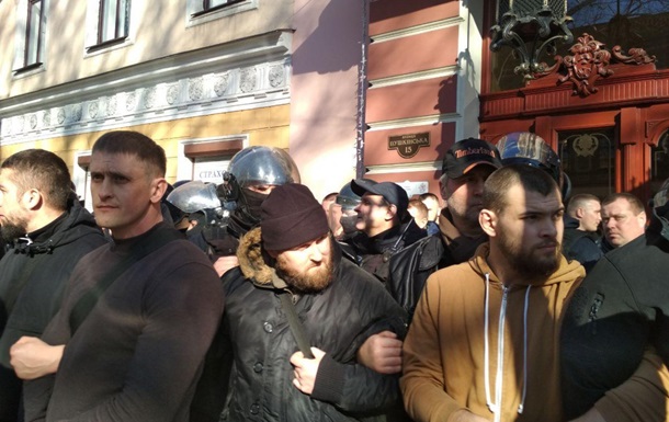 Активисты блокируют отель в центре Одессы
