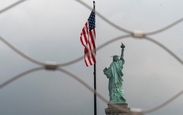 Угроза нацбезопасности. США ужесточили выдачу визСюжет