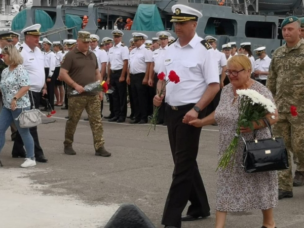 В Одесском порту открыли памятник павшим морякам 