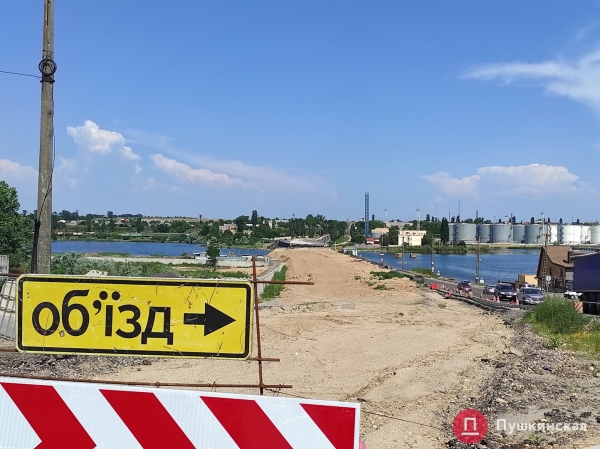 Все на море: трасса Одесса — Черноморск не справилась с количеством авто и замерла в пробке. Фото