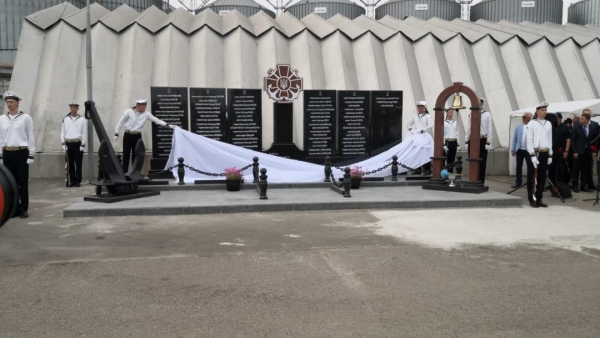 В Одесском порту открыли памятник павшим морякам 