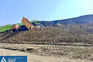Трасса Одесса-Киев пострадала от оползня: одна из полос перекрыта