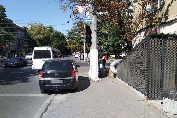 Штрафы не напугали: свежая фотоподборка наглых водителей в Одессе