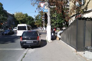Штрафы не напугали: свежая фотоподборка наглых водителей в Одессе