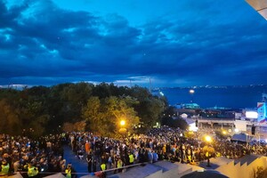 С салютом и толпами: как прошел концерт ко Дню города в Одессе