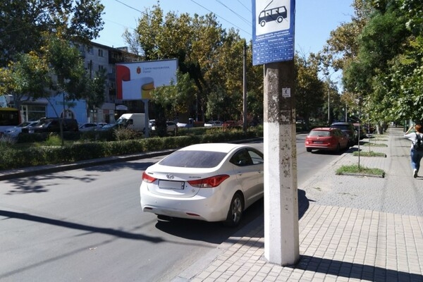 Штрафы не напугали: свежая фотоподборка наглых водителей в Одессе