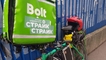 
"Доходы не покрывают риски": курьеры популярной службы доставки устроили бойкот
