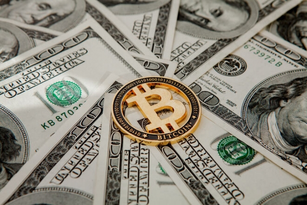 
Главный конкурент биткоина взял разгон: настроения инвесторов резко ухудшились – избавляются от активов

