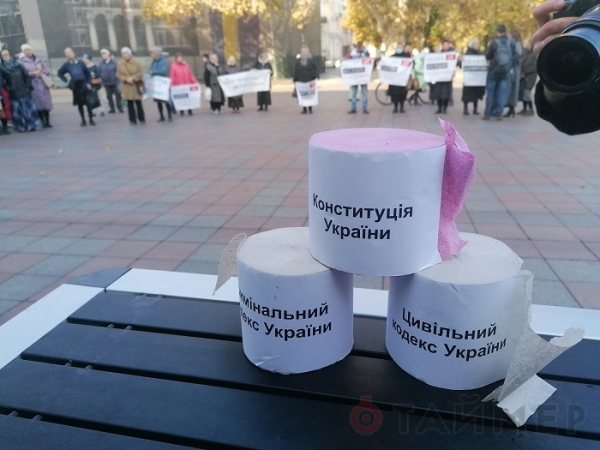 Возле мэрии Одессы противники прививок требуют «изгнать евреев»