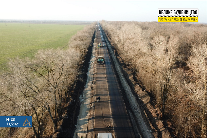 «Велике будівництво»: вперше за 50 років ремонтують трасу Н-23 біля Апостолового на Дніпропетровщині