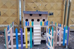 На поселке Котовского одесситы установили теплый домик для котов