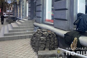В Одессе мужчина разбил окно бутика ради модной одежды