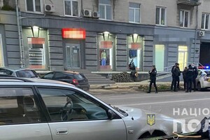 В Одессе мужчина разбил окно бутика ради модной одежды