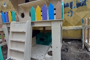 На поселке Котовского одесситы установили теплый домик для котов