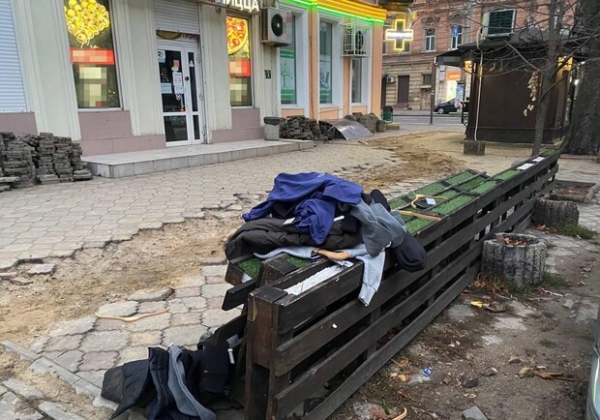 В Одессе мужчина разбил окно бутика ради модной одежды