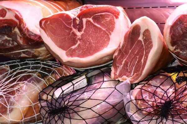 Бизнес предупредил о рисках дефицита продуктов, остановке производств и закрытии общепитов
Бизнес предупредил о рисках дефицита продуктов, остановке производств и закрытии общепитов