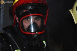 В Одессе спасатели вынесли из горящей квартиры котов и собаку