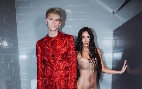Меган Фокс и Machine Gun Kelly отправились в романтическое путешествие на озере Комо