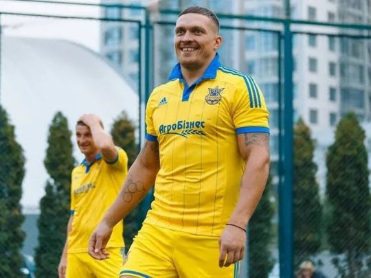 Олександр Усик оголосив про свій дебют у професіональному футболі (відео)