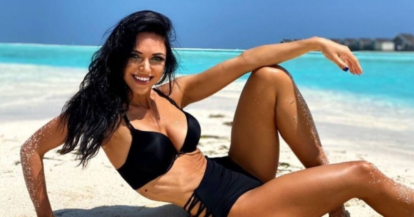 Звезда «НеАнгелов» доказала, что не увлекается фотошопом: кубики настоящие