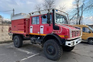 Из Марселя в Одессу привезли две машины "скорой"