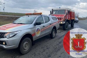 Из Марселя в Одессу привезли две машины "скорой"