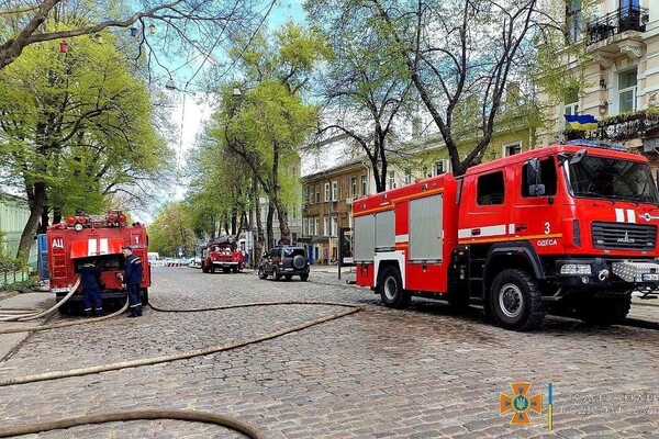 На Дерибасовской загорелся ресторан