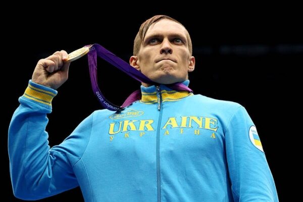 Усик кардинально сменил имидж