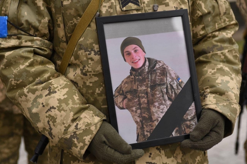 «Якби не Назар, нас розірвало би на шматки»: в бою солдат ціною власного життя врятував 20 побратимів