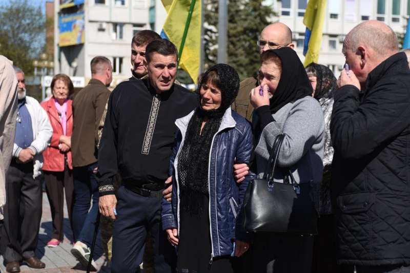 «Відслужу в армії, тоді вже вчитимусь»: на Рівненщині поховали героя, який загинув на Донбасі
