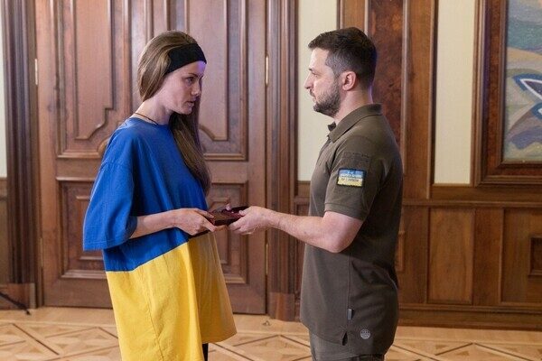 Журналиста и лейтенанта ВСУ из Одесской области наградили орденом посмертно Журналиста и лейтенанта ВСУ из Одесской области наградили орденом посмертно