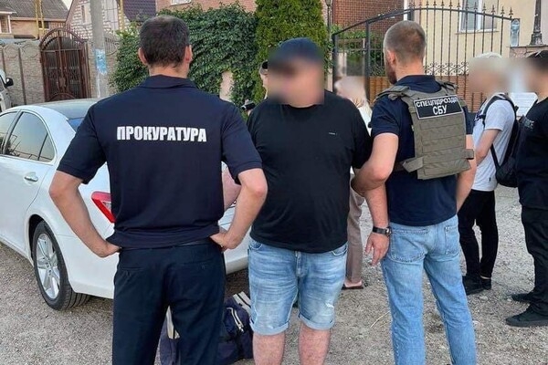 В Одесской области сотрудник ГМС помогал бежать за границу военнообязанным