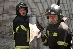 Ликвидация последствий обстрела в порту и помощь коню: как прошли сутки у одесских спасателей Ликвидация последствий обстрела в порту и помощь коню: как прошли сутки у одесских спасателей