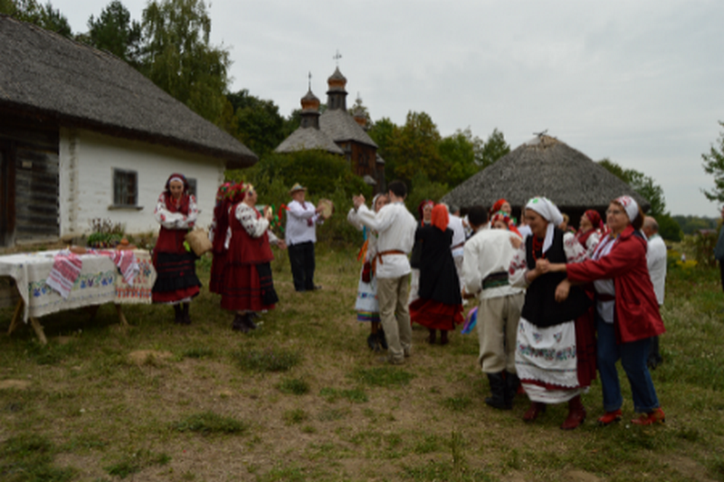 Обряди сіяча, «ходіння по калину» та випічка «намиста для Богородиці»: народні традиції та заборони на Першу Пречисту