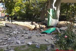 В Одессе на заправке произошел взрыв: под завалами ищут человека (обновлено)