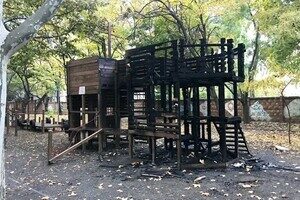 В Одессе вандалы сожгли детскую площадку