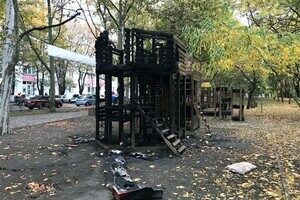 В Одессе вандалы сожгли детскую площадку