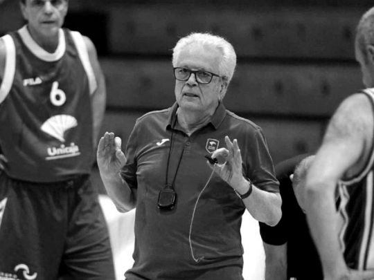 Легендарний тренер помер просто на стадіоні під час матчу рідної команди