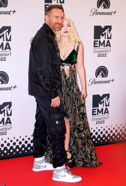 Європейська премія MTV: Тейлор Свіфт та Ріта Ора вразили шанувальників відвертими вбраннями