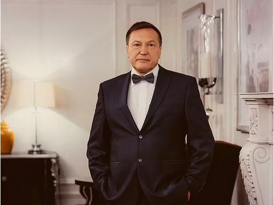 Ще один «самовбивця»: російський мільйонер, який критикував путіна, впав з даху готелю