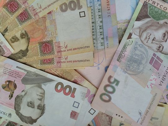 Яку суму одноразово має отримати військовий у разі звільнення зі служби та кому виплати не нараховують