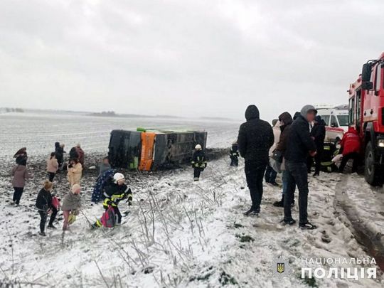 На Хмельниччині перекинувся автобус, в якому було 25 пасажирів, серед яких двоє дітей