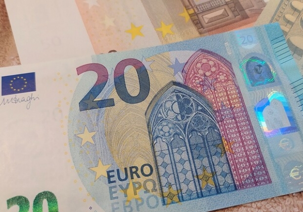 Курс валют в Украине 27 мая 2023: сколько стоит доллар и евро