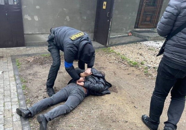 Требовал взятку за сохранение незаконного забора: в Одессе сотрудник райадминистрации попался на коррупции