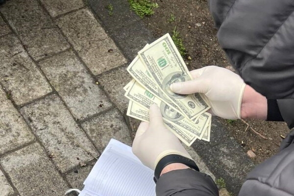 Требовал взятку за сохранение незаконного забора: в Одессе сотрудник райадминистрации попался на коррупции