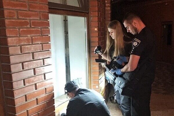 В Одесской области дед застрелил внука и закопал тело во дворе: погибшего обнаружили спустя больше чем месяц В Одесской области дед застрелил внука и закопал тело во дворе: погибшего обнаружили спустя больше чем месяц