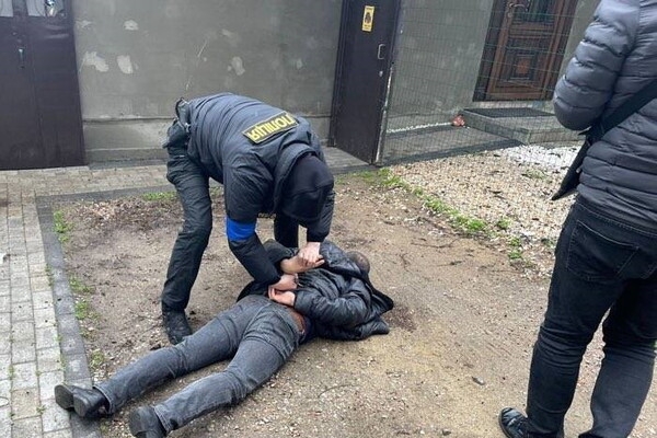 Требовал взятку за сохранение незаконного забора: в Одессе сотрудник райадминистрации попался на коррупции