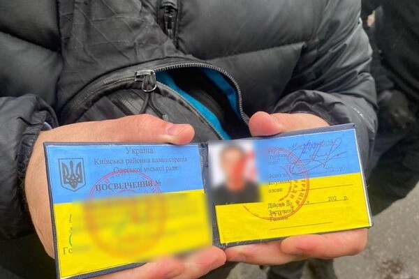 Требовал взятку за сохранение незаконного забора: в Одессе сотрудник райадминистрации попался на коррупции