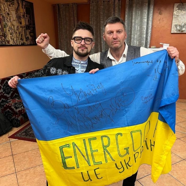 «Є ще „придурки“, які за рік війни не зрозуміли, що вони фінансують окупантів, слухаючи російські пісні», — шоумен JULIK