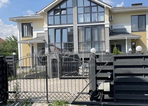 Даша Квіткова та&nbsp;Нікіта Добринін продають свій заміський будинок